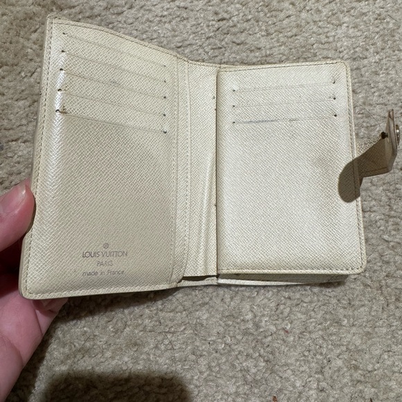 Louis Vuitton Damier Azur Kisslock Wallet - Picture 4 of 11